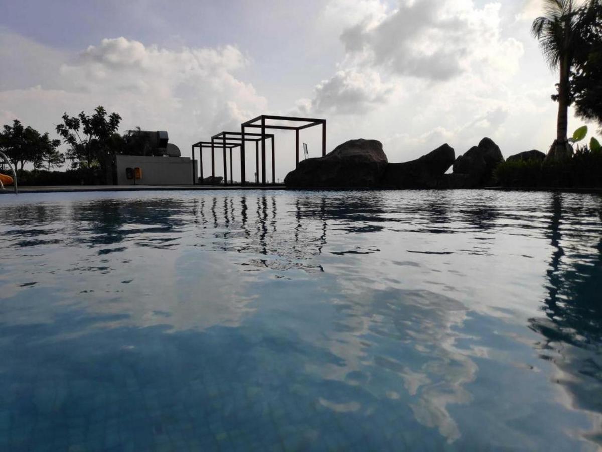 Redliving Apartemen Grand Kamala Lagoon - Realty Pro Tower Barclay North Bekasi Kültér fotó