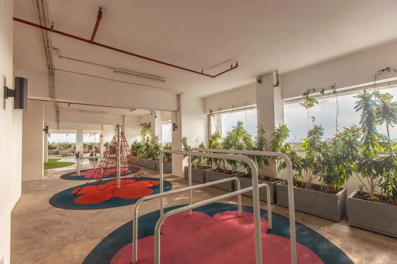 Redliving Apartemen Grand Kamala Lagoon - Realty Pro Tower Barclay North Bekasi Kültér fotó
